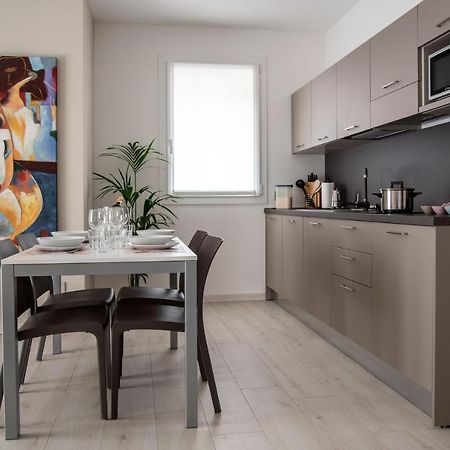 Camelot Red - Appartamenti เวโรนา ภายนอก รูปภาพ