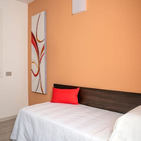 Camelot Red - Appartamenti เวโรนา ภายนอก รูปภาพ