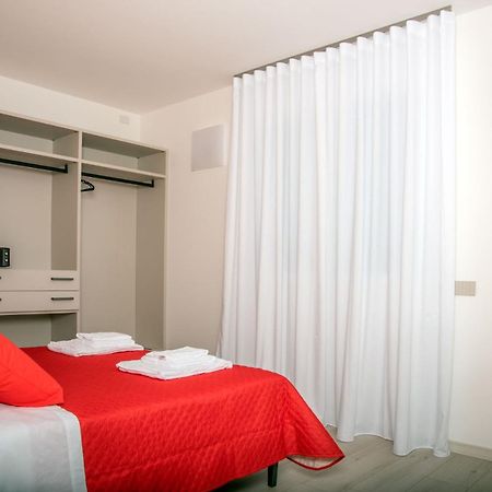 Camelot Red - Appartamenti เวโรนา ภายนอก รูปภาพ