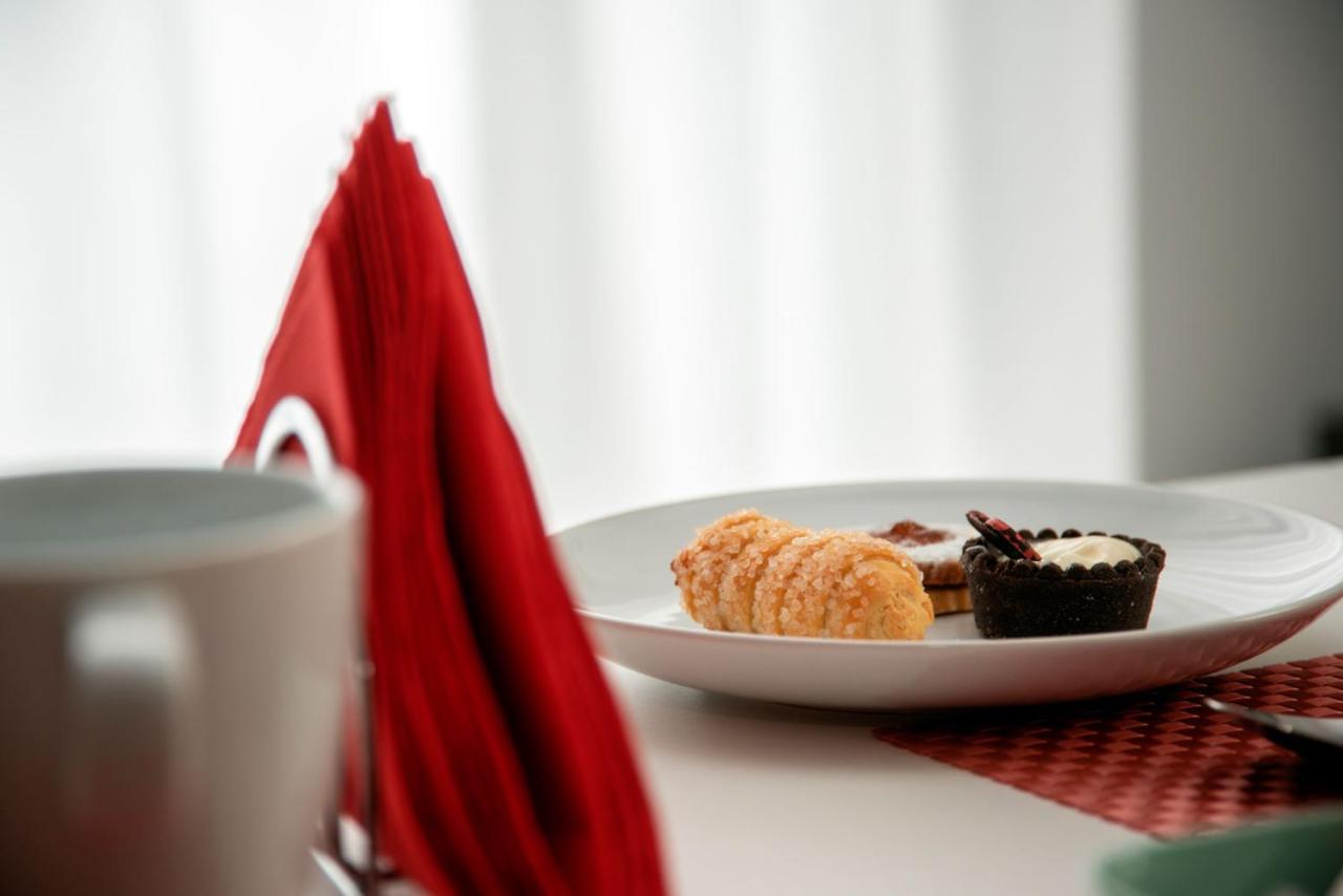 Camelot Red - Appartamenti เวโรนา ภายนอก รูปภาพ