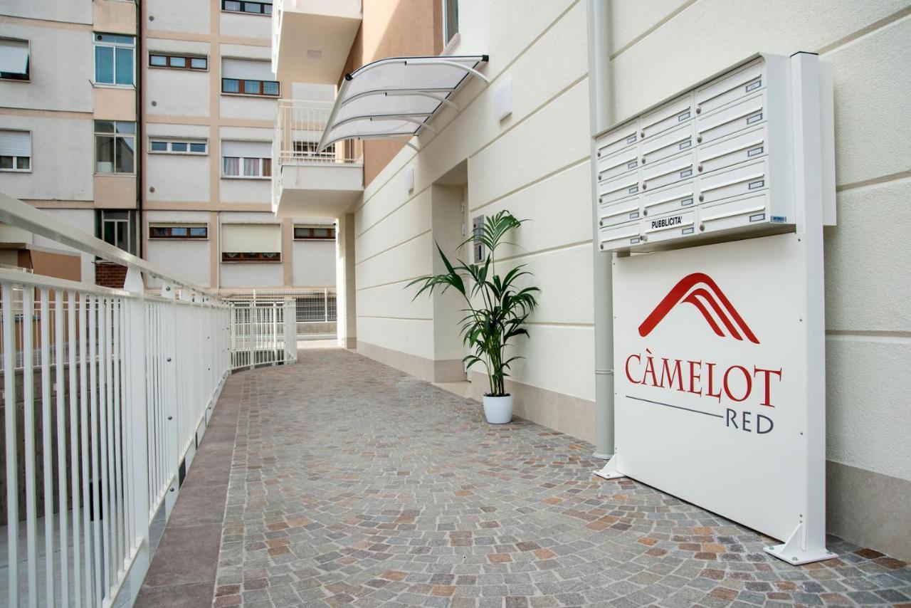Camelot Red - Appartamenti เวโรนา ภายนอก รูปภาพ