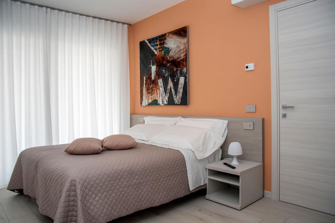 Camelot Red - Appartamenti เวโรนา ภายนอก รูปภาพ