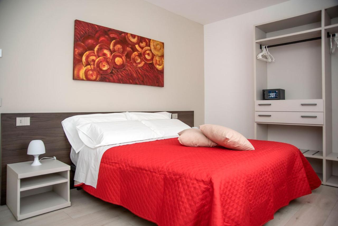 Camelot Red - Appartamenti เวโรนา ภายนอก รูปภาพ