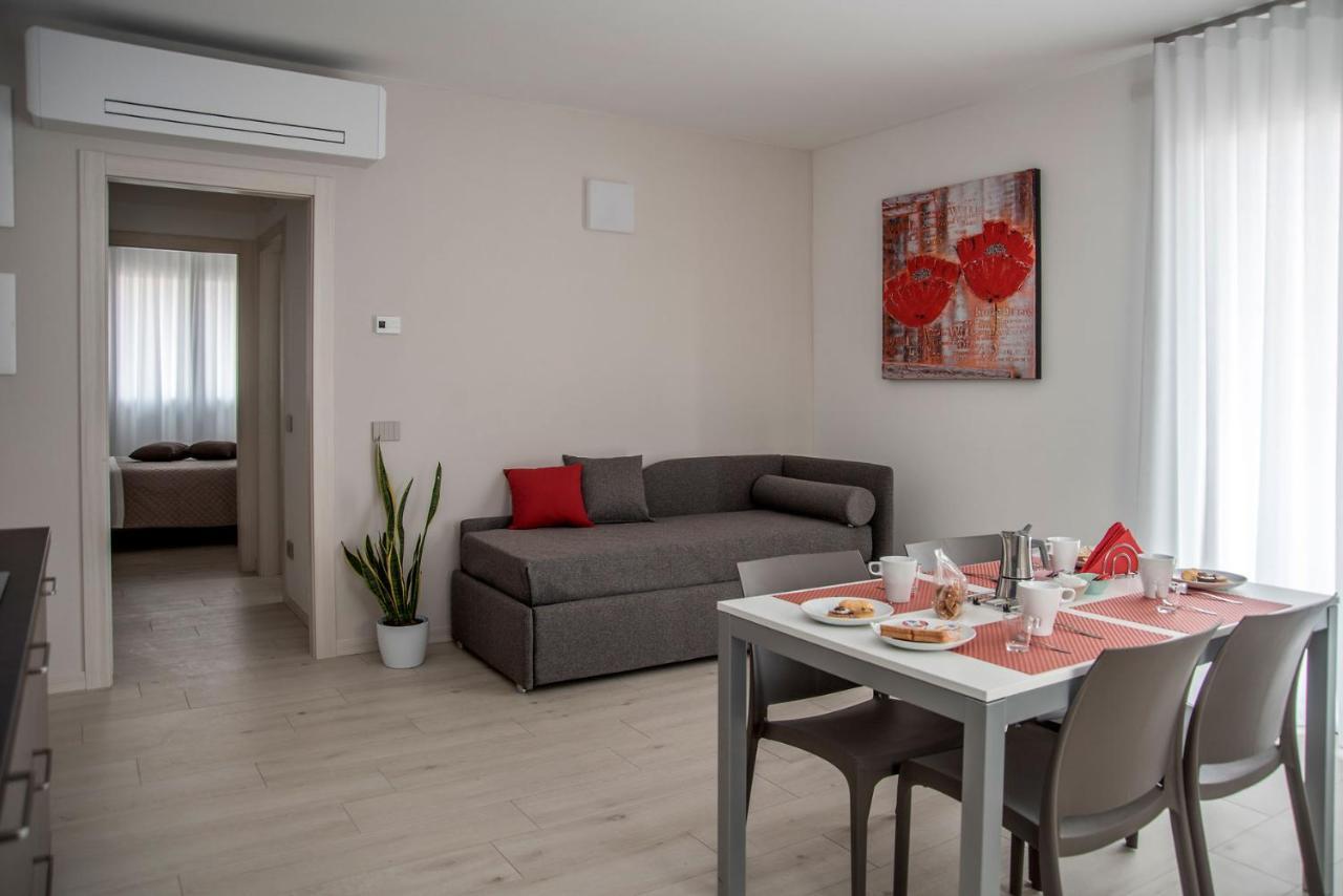 Camelot Red - Appartamenti เวโรนา ภายนอก รูปภาพ
