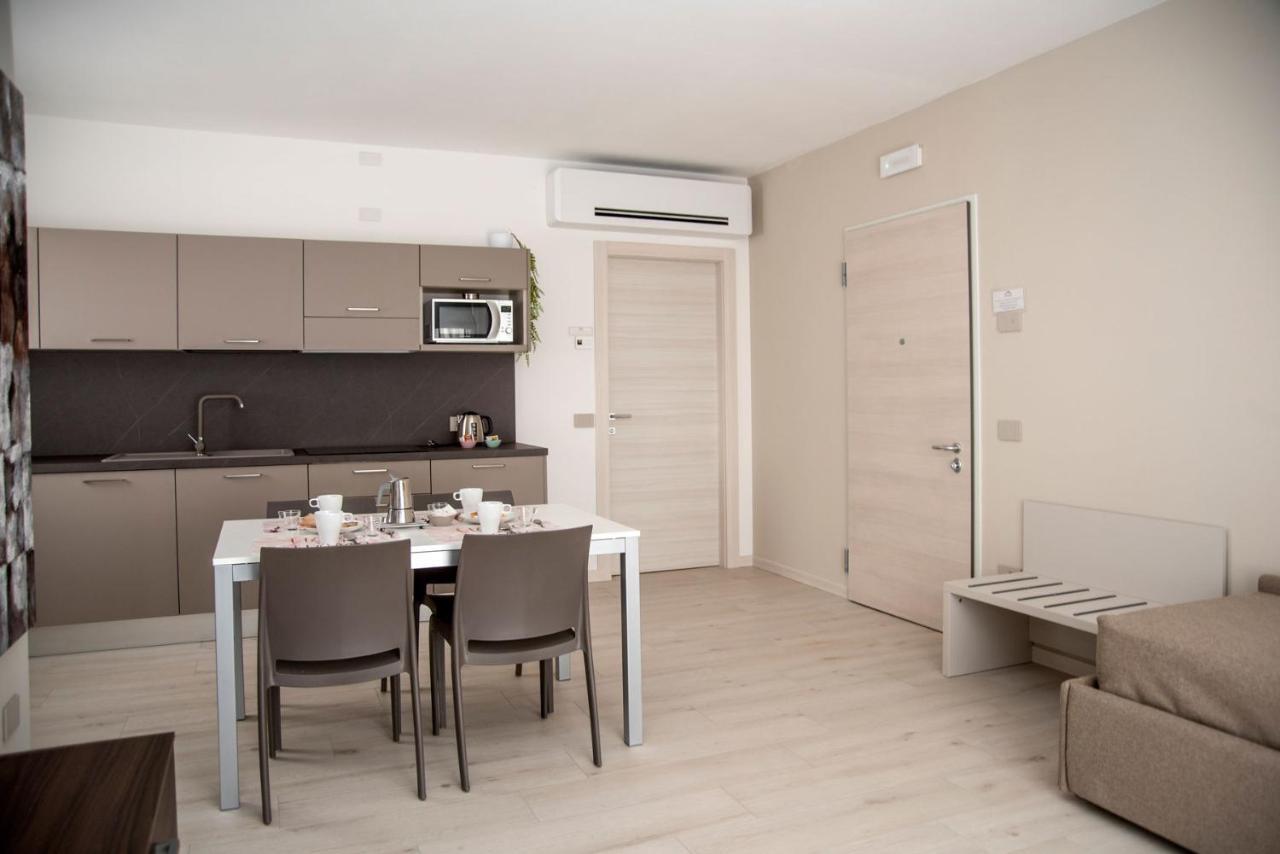 Camelot Red - Appartamenti เวโรนา ภายนอก รูปภาพ