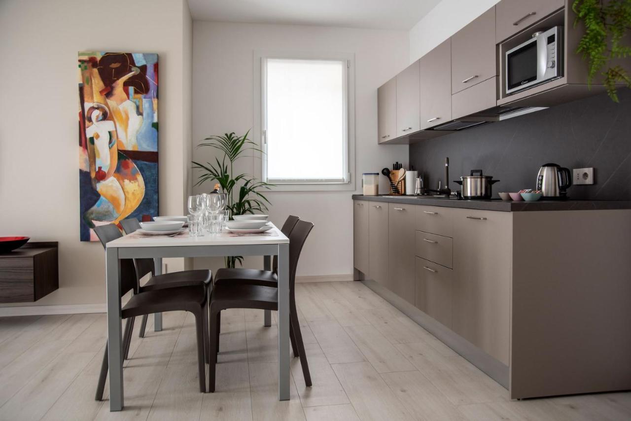 Camelot Red - Appartamenti เวโรนา ภายนอก รูปภาพ