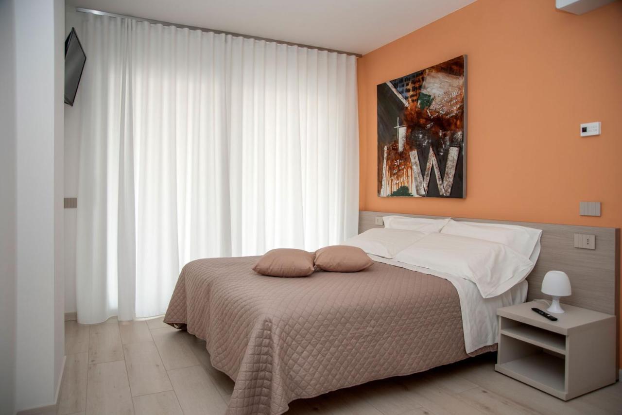 Camelot Red - Appartamenti เวโรนา ภายนอก รูปภาพ