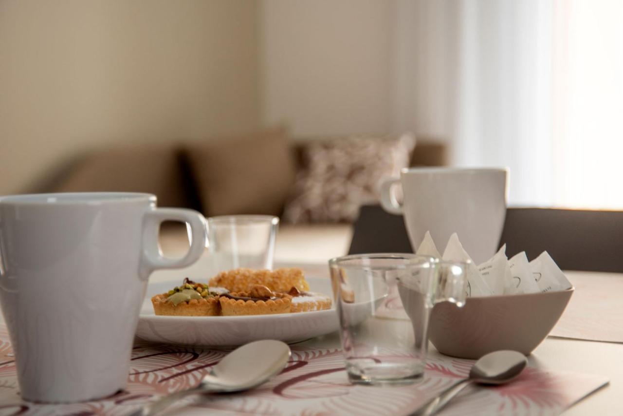 Camelot Red - Appartamenti เวโรนา ภายนอก รูปภาพ