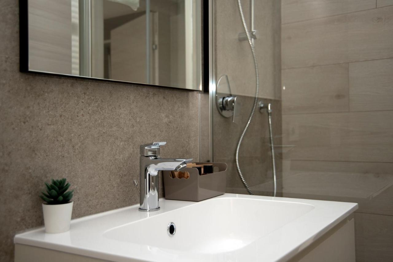 Camelot Red - Appartamenti เวโรนา ภายนอก รูปภาพ