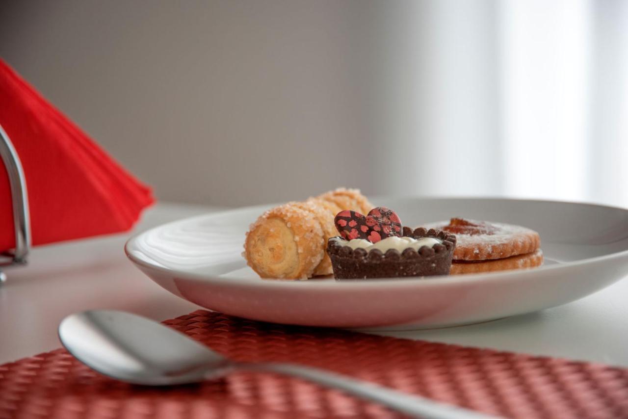 Camelot Red - Appartamenti เวโรนา ภายนอก รูปภาพ
