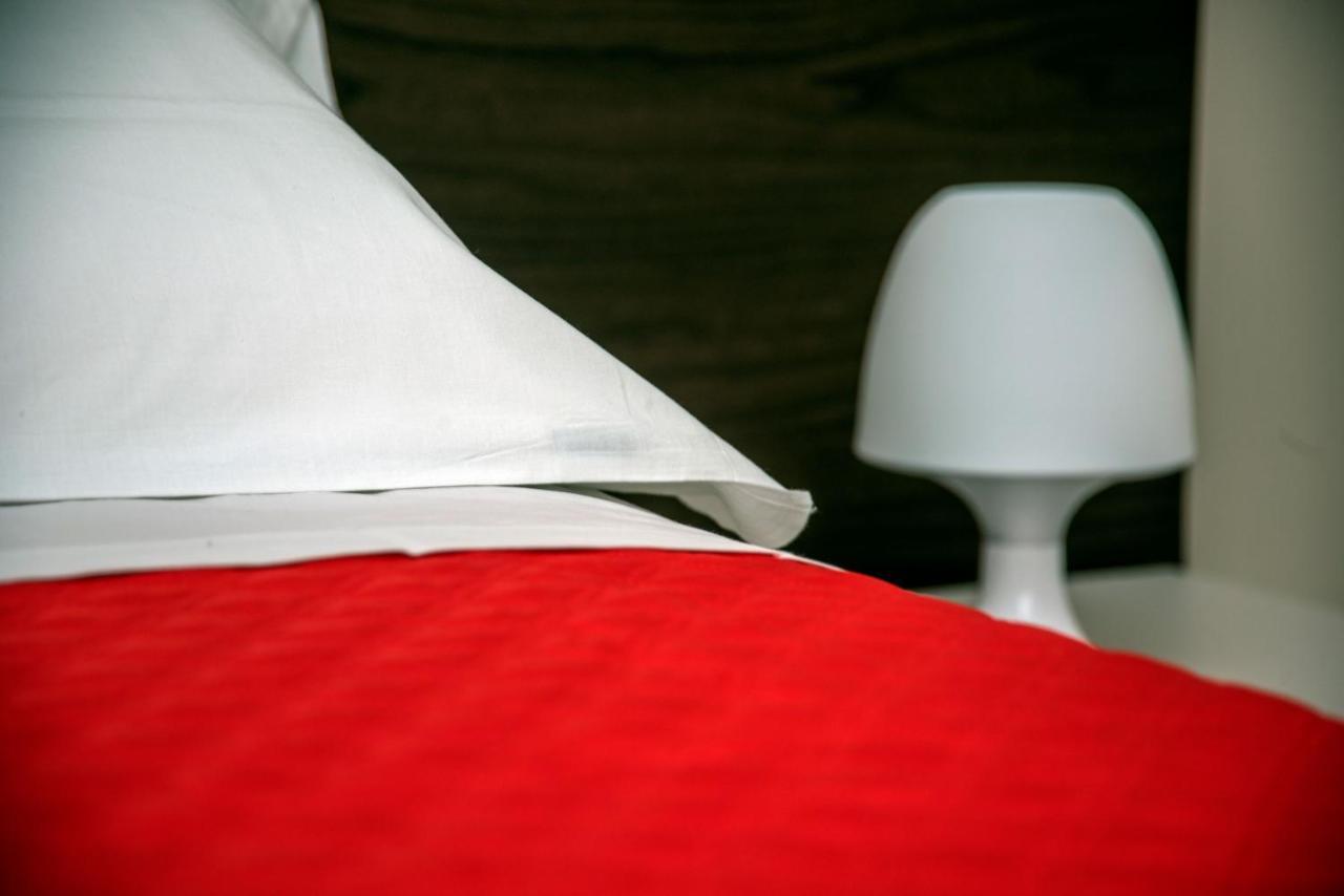 Camelot Red - Appartamenti เวโรนา ภายนอก รูปภาพ