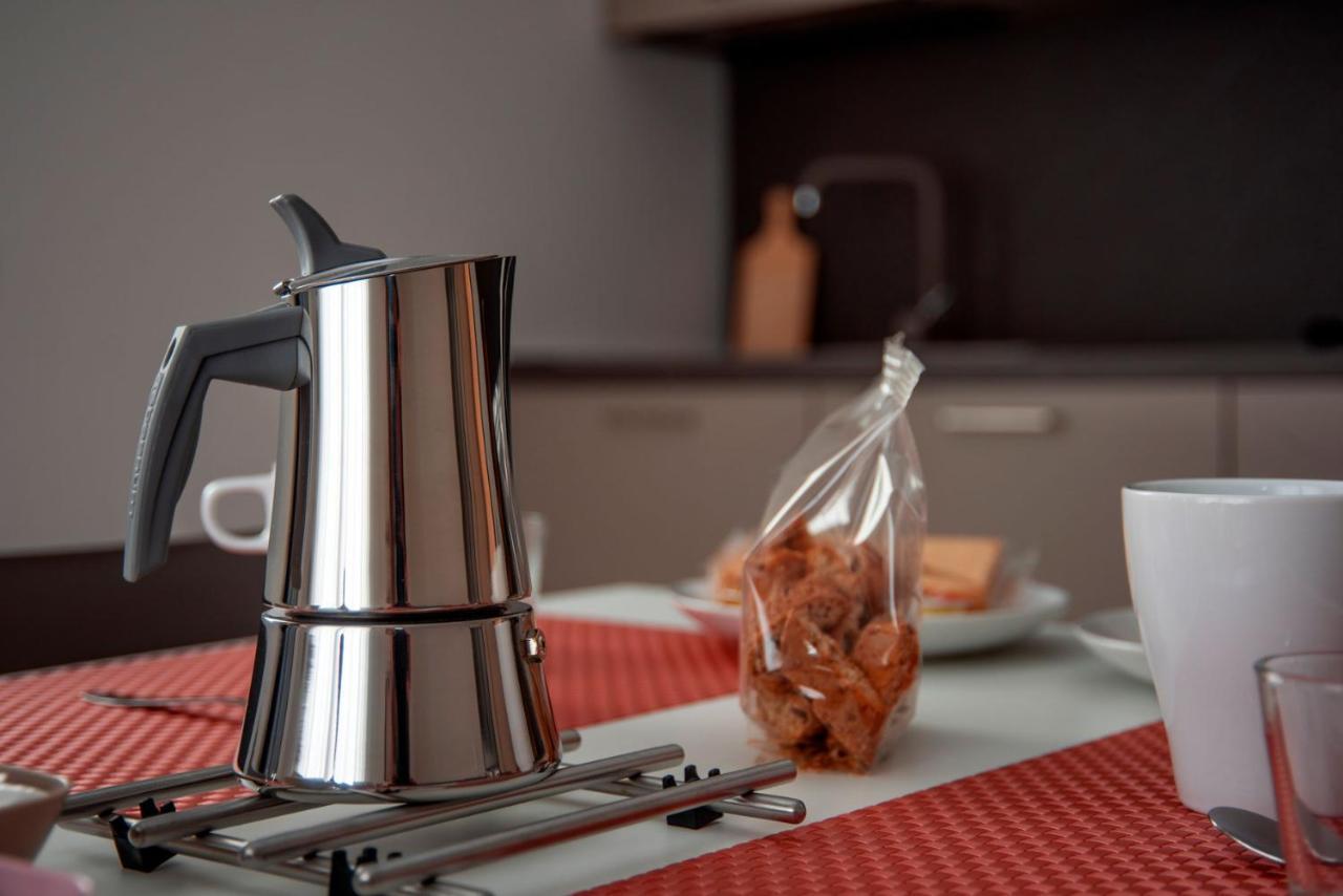 Camelot Red - Appartamenti เวโรนา ภายนอก รูปภาพ