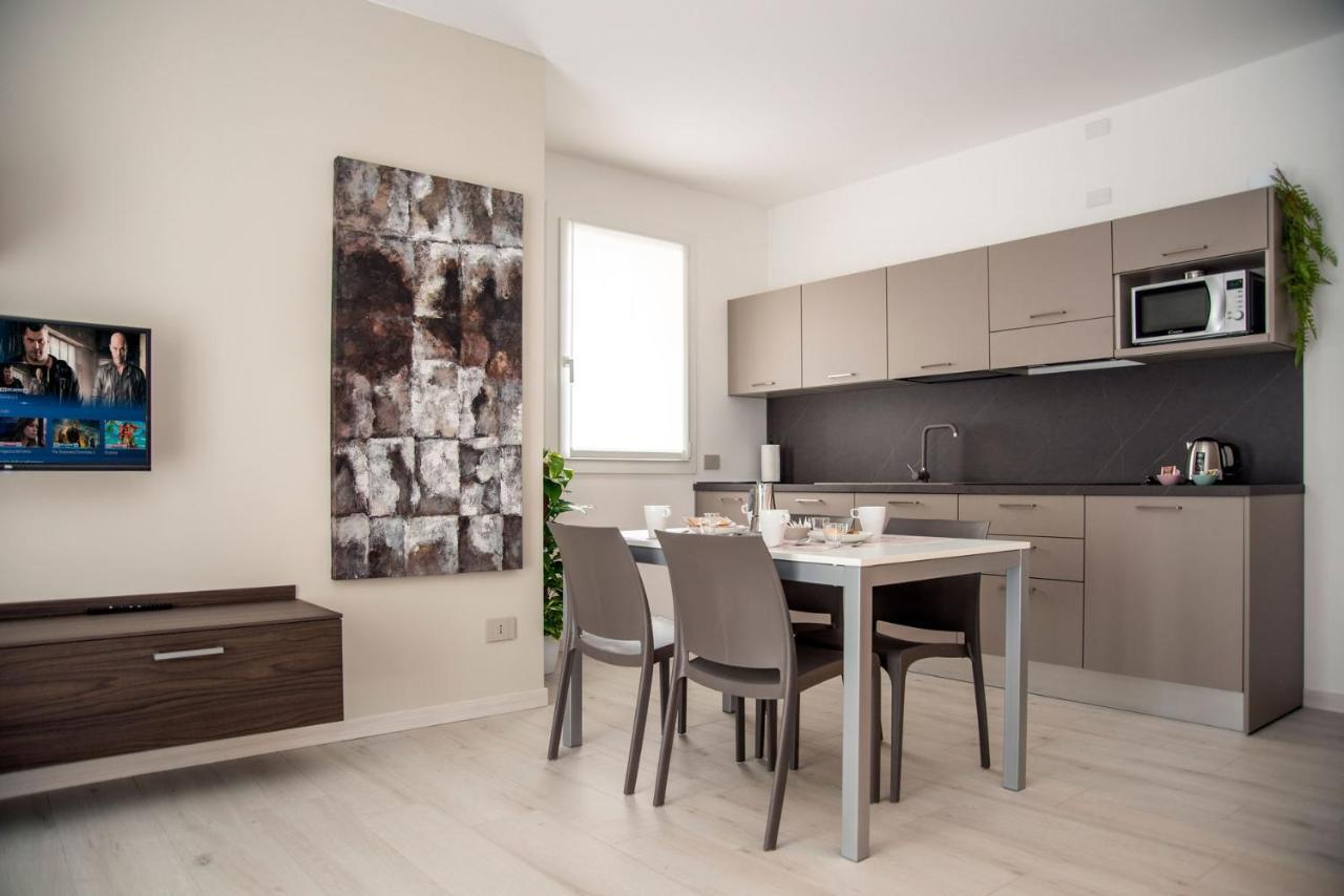 Camelot Red - Appartamenti เวโรนา ภายนอก รูปภาพ