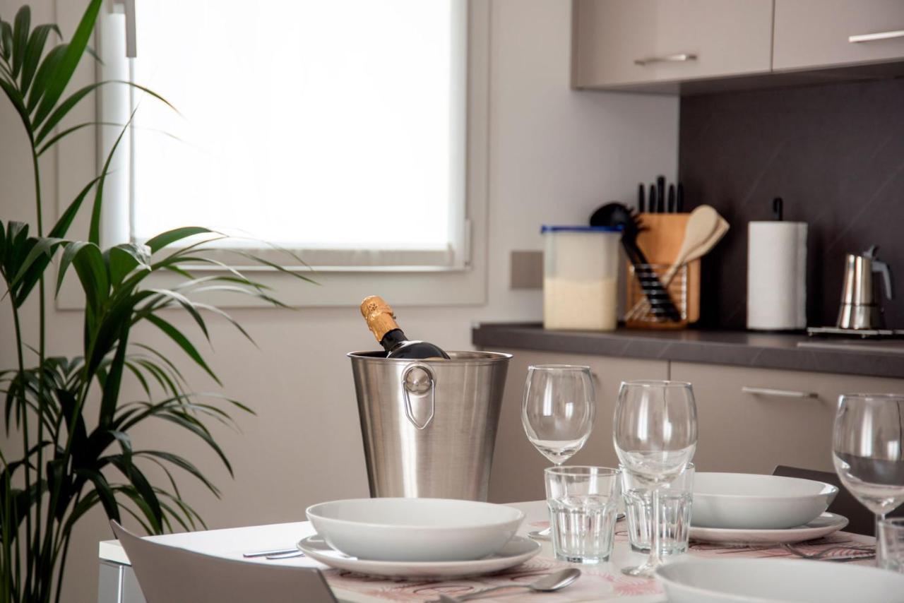 Camelot Red - Appartamenti เวโรนา ภายนอก รูปภาพ