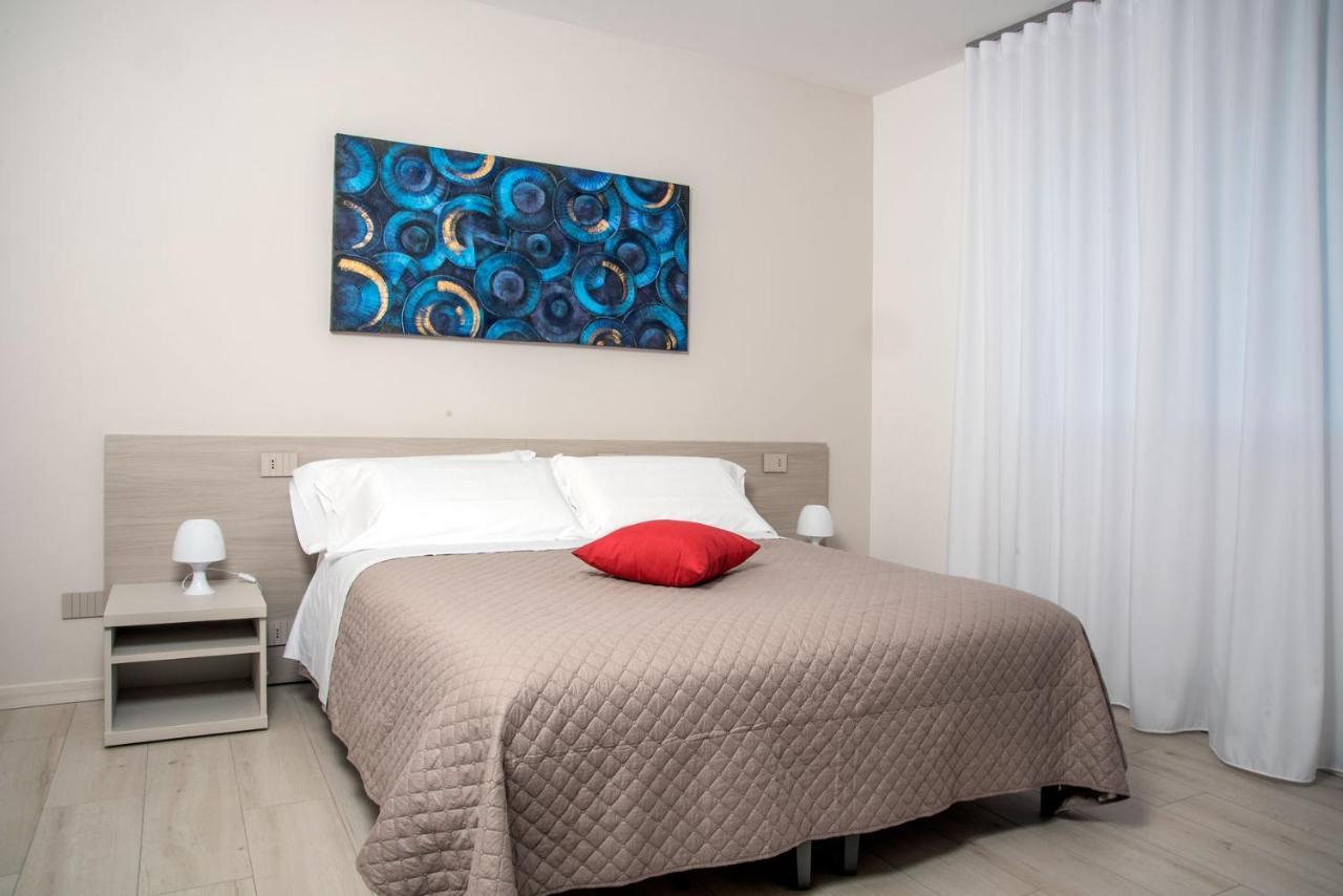 Camelot Red - Appartamenti เวโรนา ภายนอก รูปภาพ