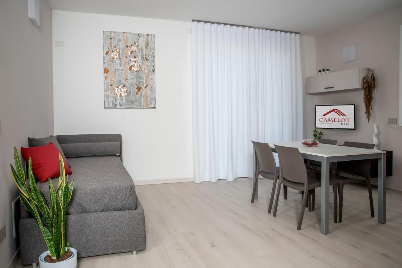 Camelot Red - Appartamenti เวโรนา ภายนอก รูปภาพ