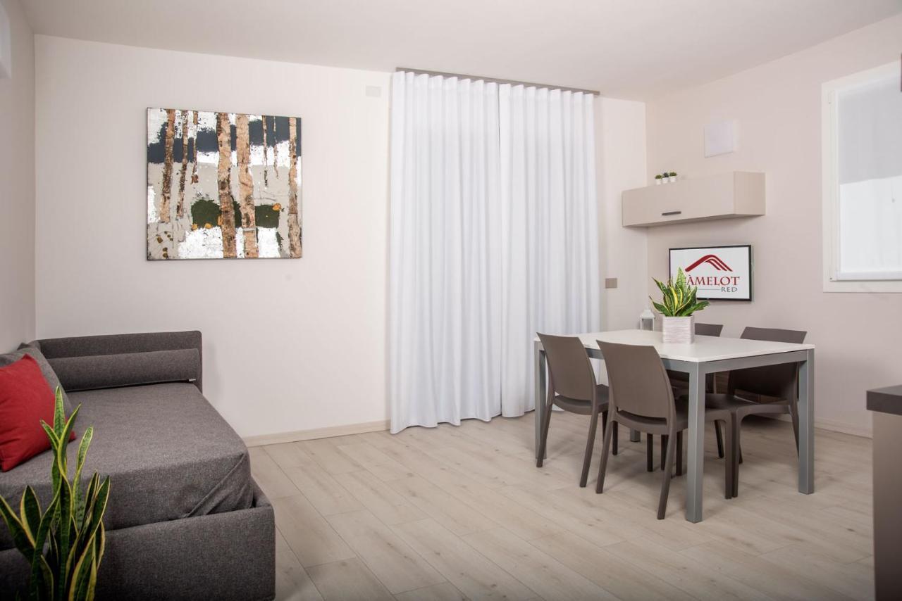 Camelot Red - Appartamenti เวโรนา ภายนอก รูปภาพ