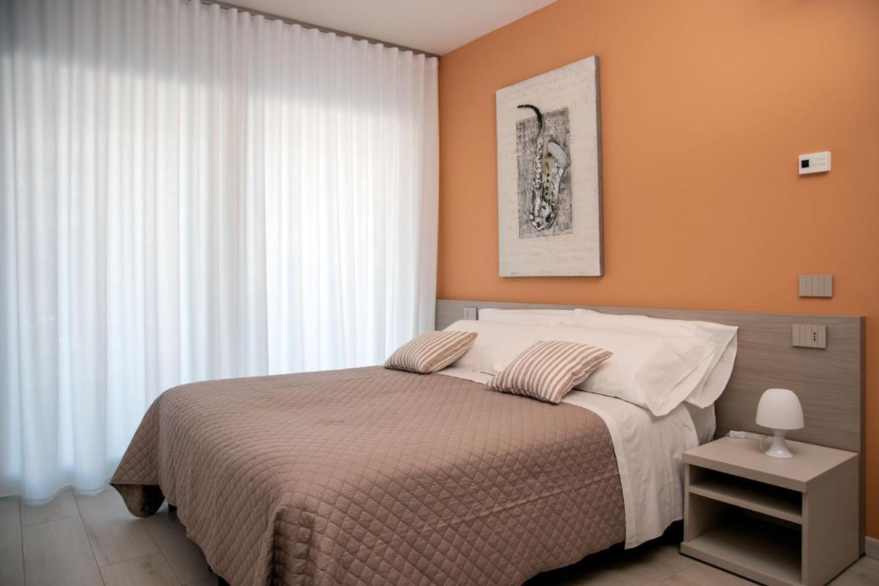 Camelot Red - Appartamenti เวโรนา ภายนอก รูปภาพ