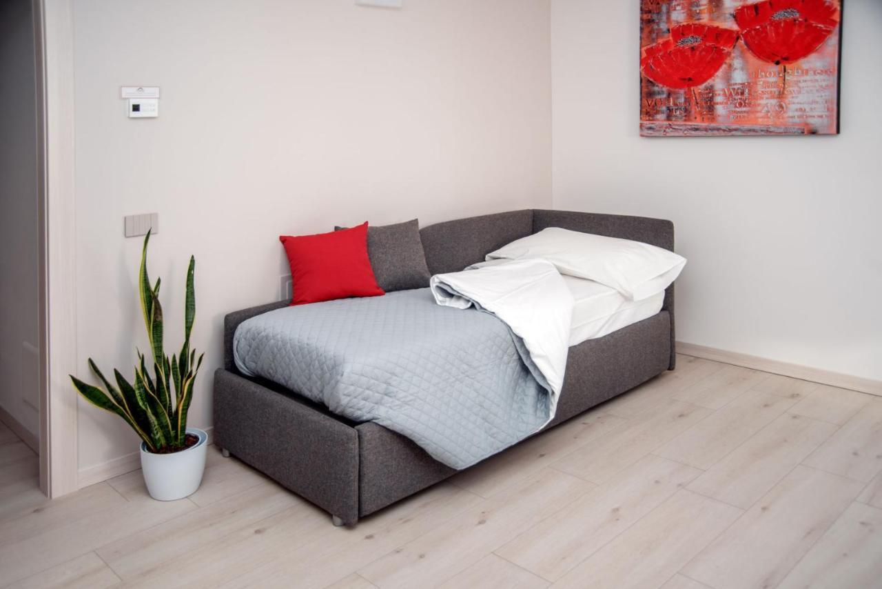 Camelot Red - Appartamenti เวโรนา ภายนอก รูปภาพ