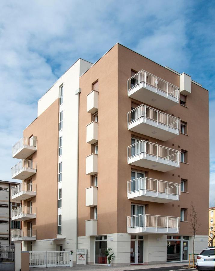 Camelot Red - Appartamenti เวโรนา ภายนอก รูปภาพ