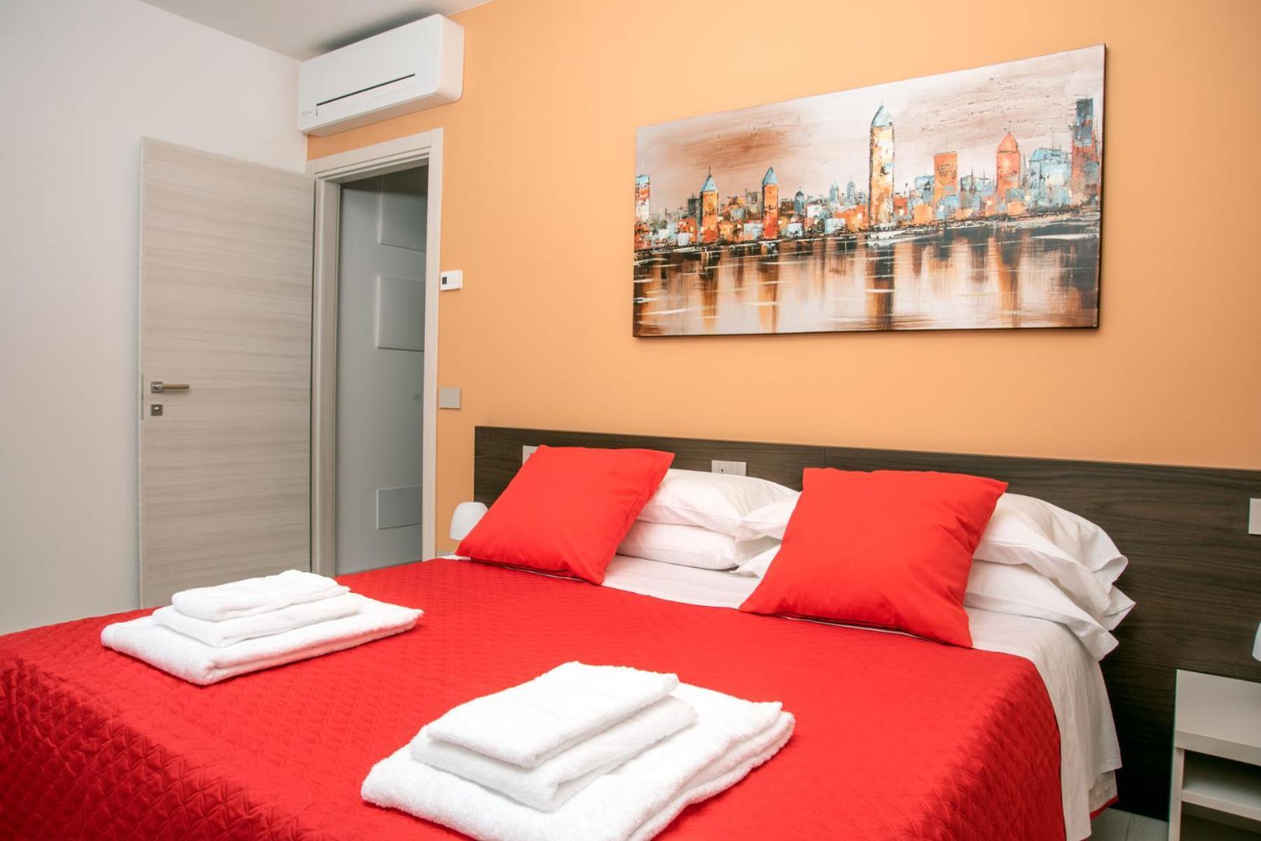 Camelot Red - Appartamenti เวโรนา ภายนอก รูปภาพ